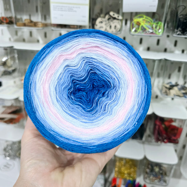 Gradient WR002 Reverse Yarn Cake Woolcot Extrafine 10-9-8-1