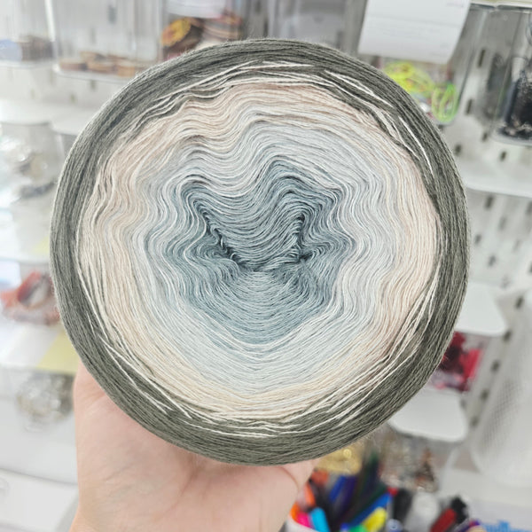 Gradient WO018 Ombre Yarn Cake Woolcot Extrafine 5-12-19-18