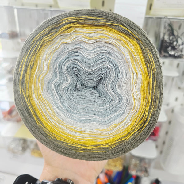 Gradient WO019 Ombre Yarn Cake Woolcot Extrafine 5-12-17-18