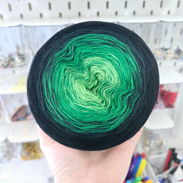 MO069 Ombre Yarn Cake Pure Merino Extrafine Superwash 6-7-9-8