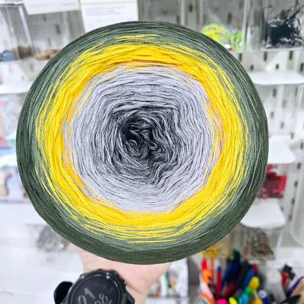 MO070 Ombre Yarn Cake Pure Merino Extrafine Superwash 55-3-73-51-63-19-35