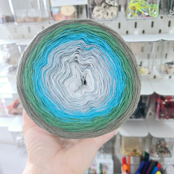Gradient WO006 Ombre Yarn Cake Woolcot Extrafine 12-5-6-22-18