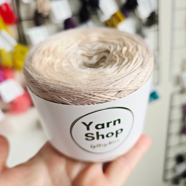 MO031 Ombre Yarn Cake Pure Merino Extrafine Superwash 52-41-56