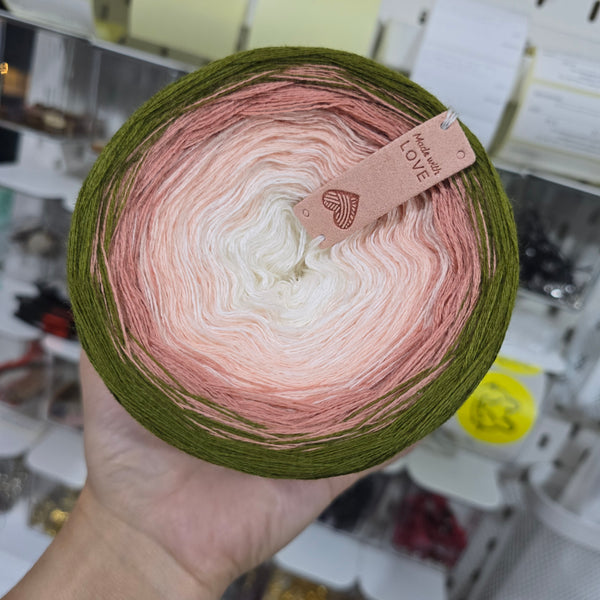 MO074 Ombre Yarn Cake Pure Merino Extrafine Superwash 27-24-25-16