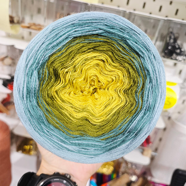 MO077 Ombre Yarn Cake Pure Merino Extrafine Superwash 63-16-18-58