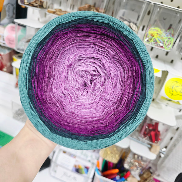 MO081 Ombre Yarn Cake Pure Merino Extrafine Superwash 21-28-22-23-9-18