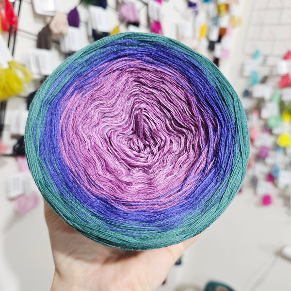 MO087 Ombre Yarn Cake Pure Merino Extrafine Superwash 21-28-5-18