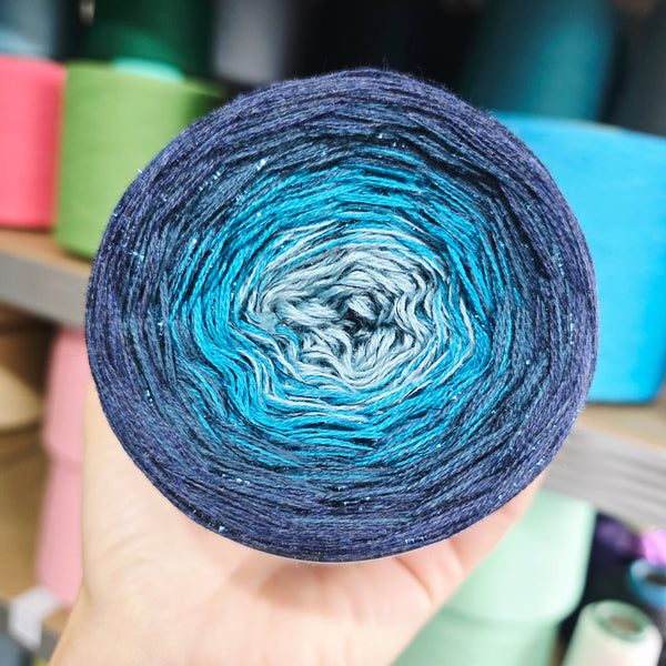 MODL015 Ombre DeLux Yarn Cake Pure Merino Extrafine Superwash 58-65-72-67+40