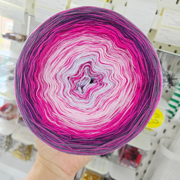 Gradient WMO009 MelOmbre Yarn Cake Woolcot Extrafine 8-1-23-24-16-15+24